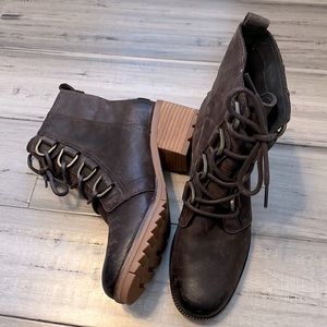 Sorel chunk heel lace up boots NWOT SZ 8. Dark chocolate brown